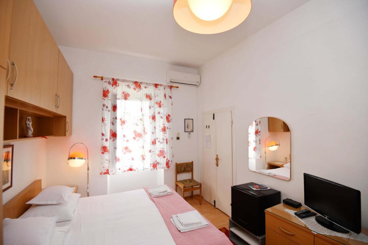 Guesthouse Manda ดูบรอฟนิก ภายนอก รูปภาพ