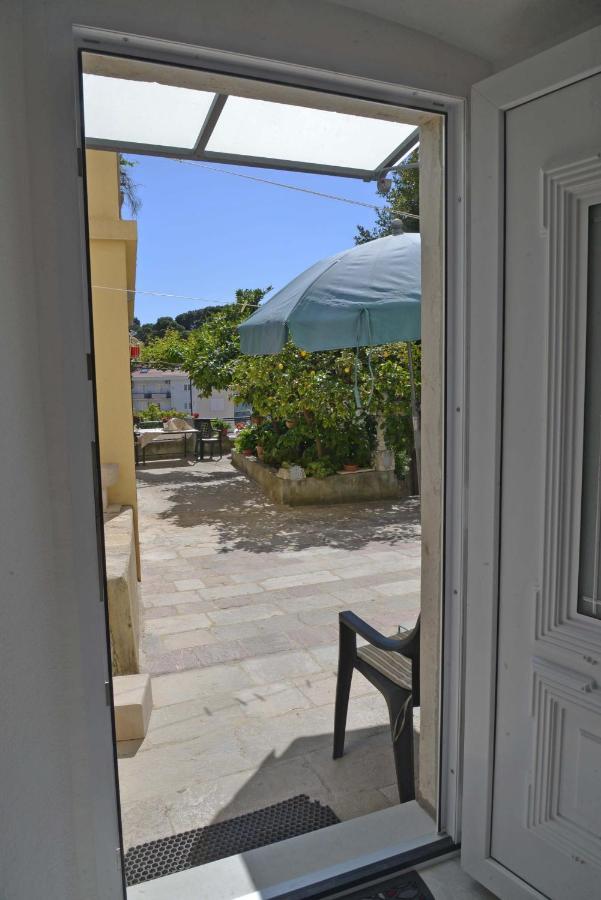 Guesthouse Manda ดูบรอฟนิก ภายนอก รูปภาพ