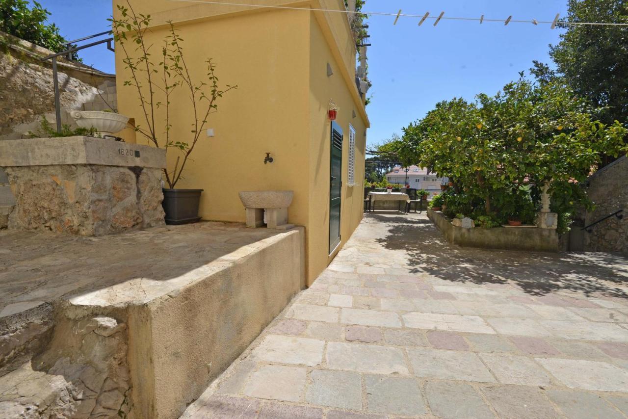 Guesthouse Manda ดูบรอฟนิก ภายนอก รูปภาพ