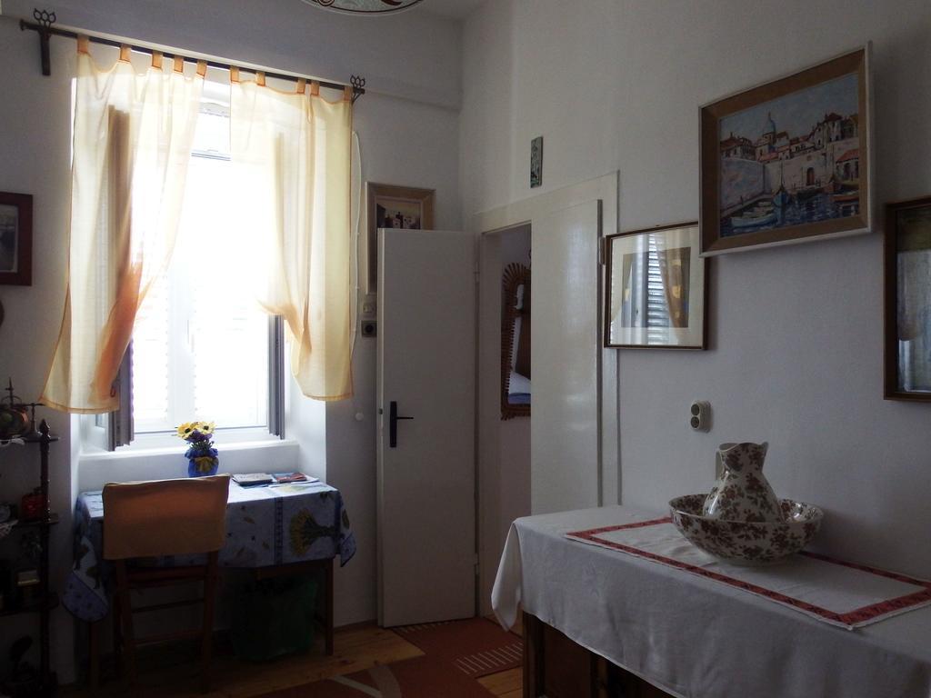 Guesthouse Manda ดูบรอฟนิก ภายนอก รูปภาพ